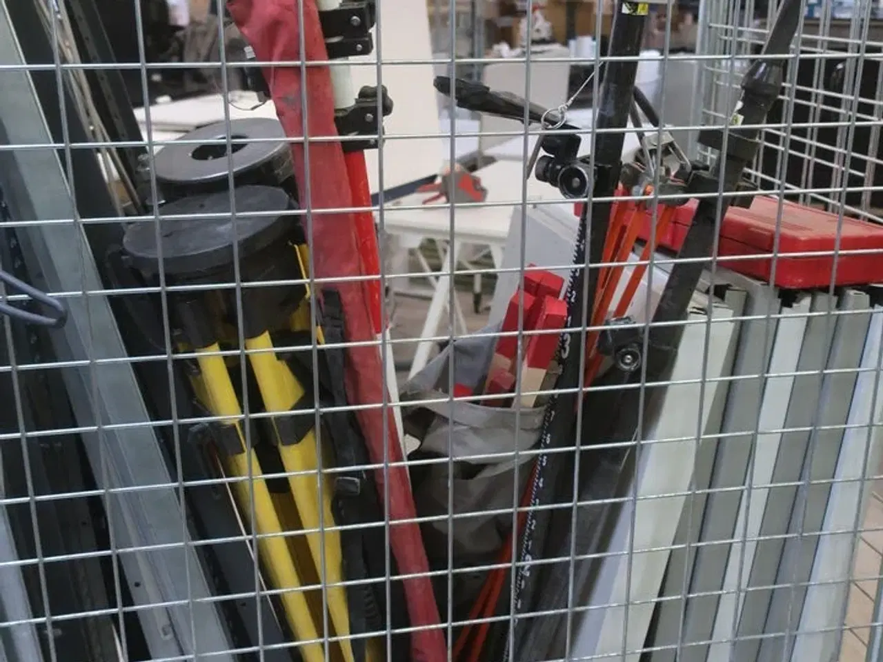 Billede 5 - Div. Reoler, målestativer, pinde