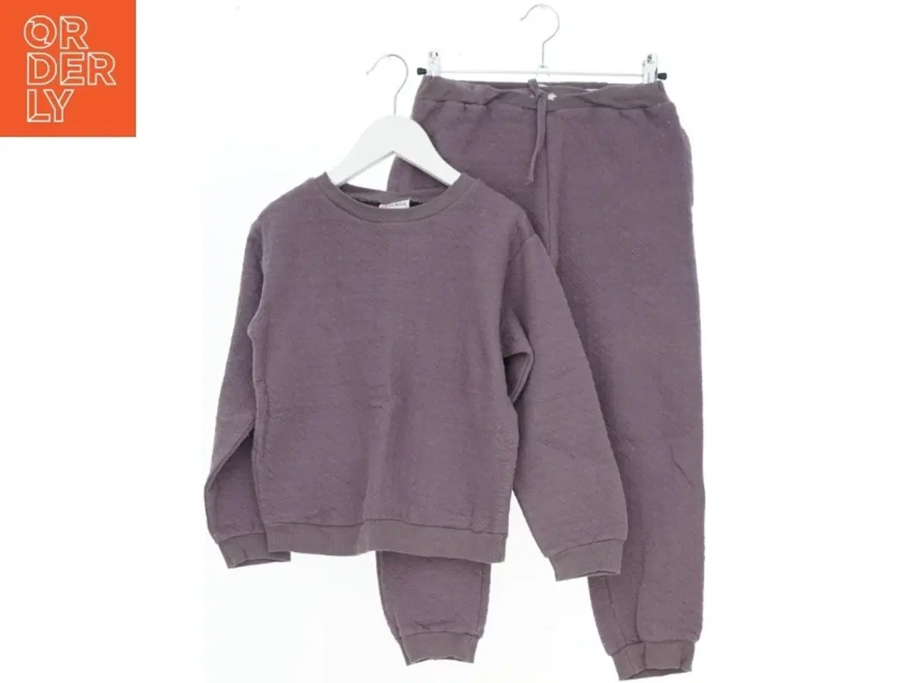 Billede 1 - Sweatsæt til børn fra Friends (str. 128)