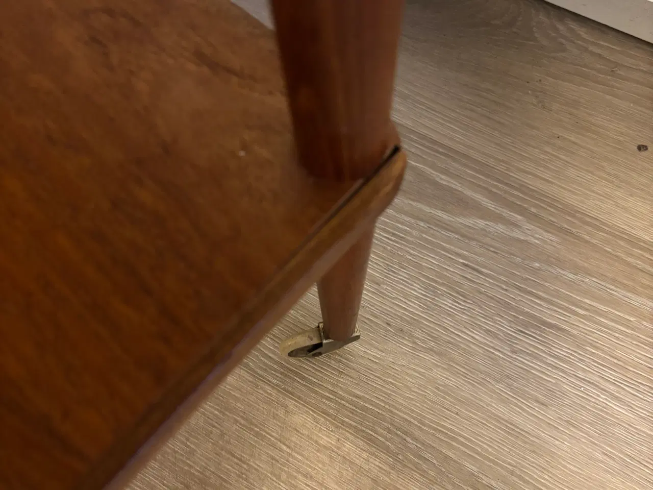 Billede 3 - Rullebord/bakkebord med glasplade