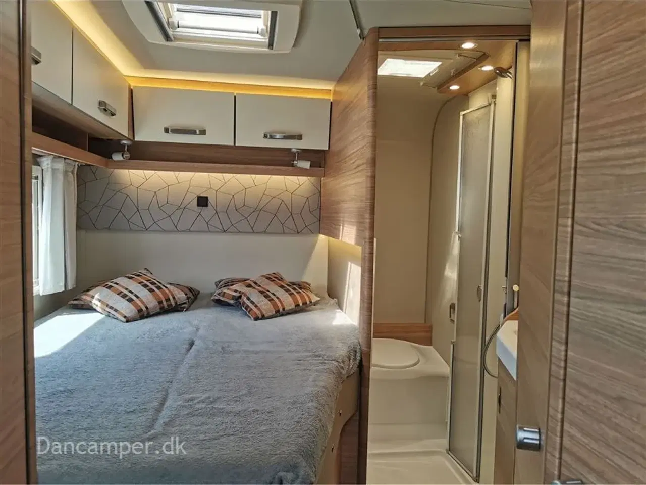 Billede 22 - 2022 - Weinsberg CaraCompact 600 MF "Pepper Edition"   Under klargøring! Flot Pepper Edition, 9-trin aut., Solcelle 180W, Lithiumbatteri 100Ah, El-trin, Navigation, Head-up display