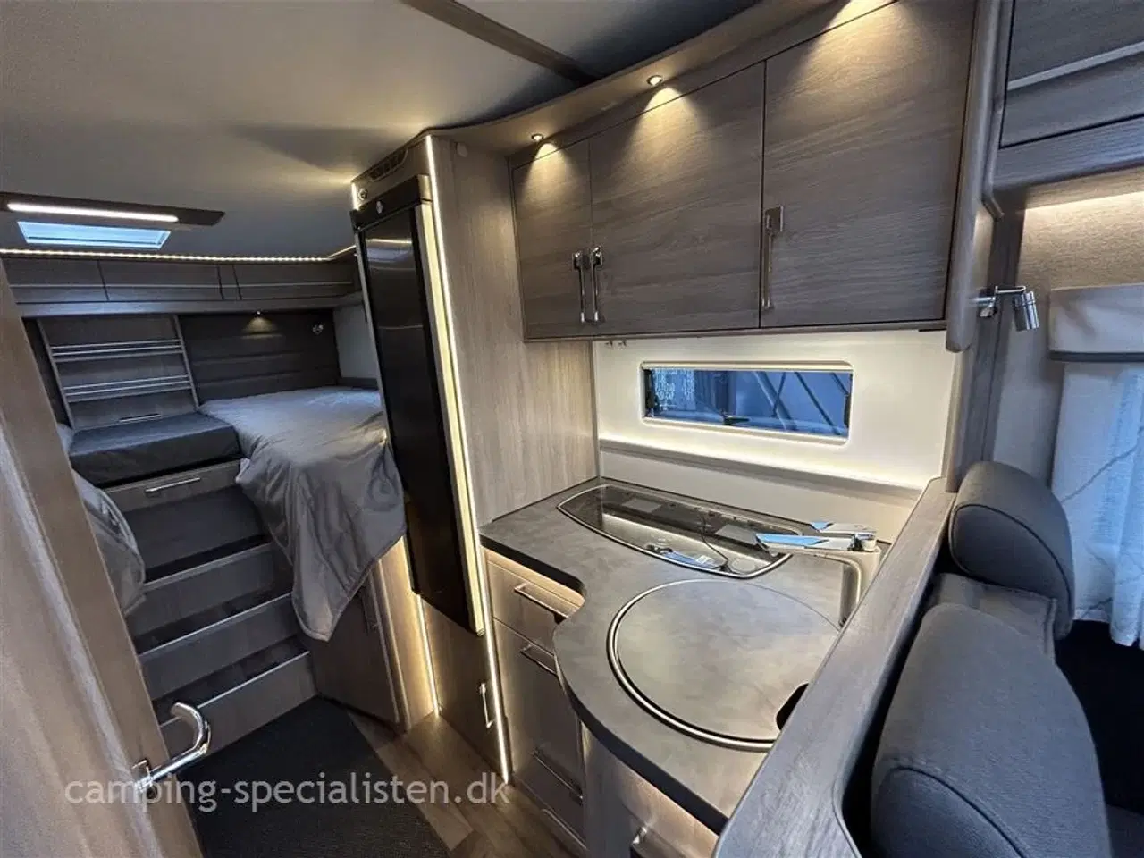 Billede 10 - 2024 - Kabe Novum X 750 LGB   Kabe Novum 750 delintegreret autocamper model 2024 nu på Mercedes Light Chassis bemærk vægt 3069 kg kan ses hos Camping-Specialisten.dk i Silkeborg