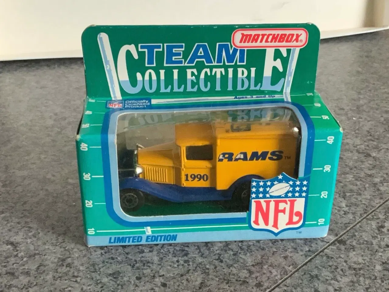 Billede 1 - Matchbox L.A. Rams 1990 NFL Model A Ford Van