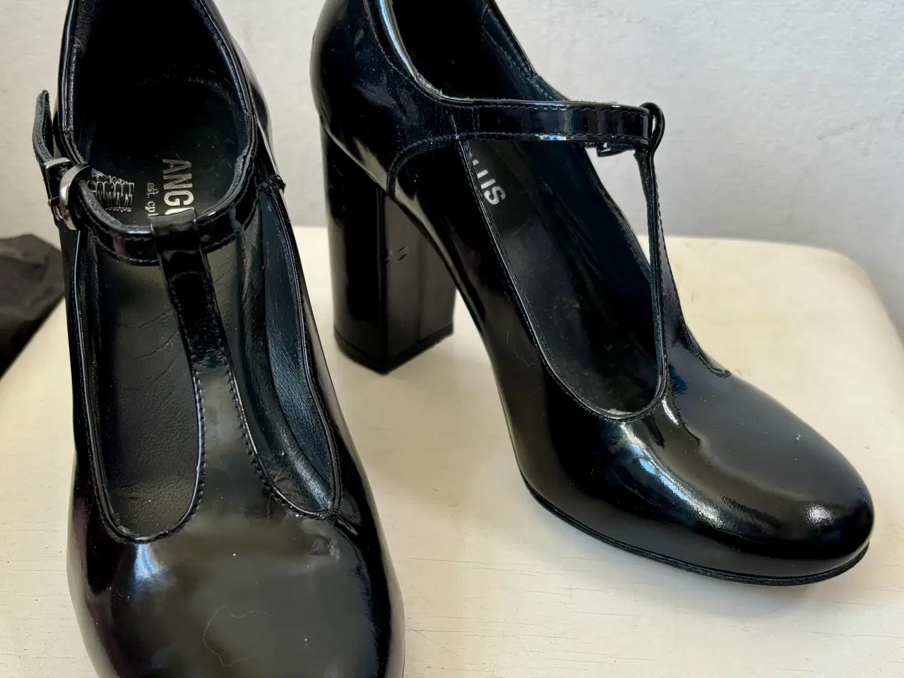 Billede 1 -  Angulus, sorte højhælede sko med rem, str 37