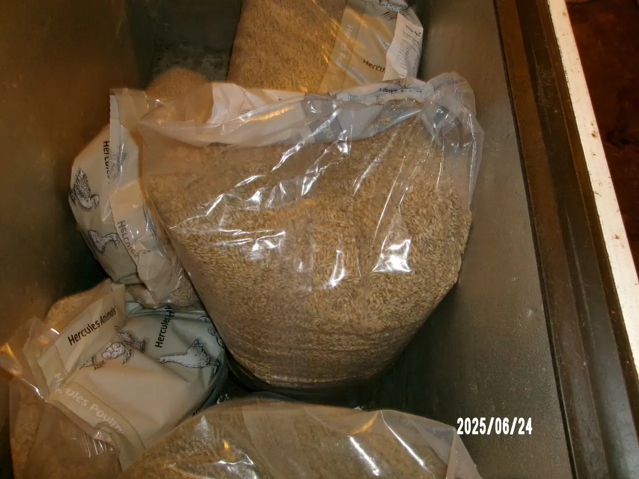 Billede 4 - hønsefoder fuldfoder og 20 kg byg