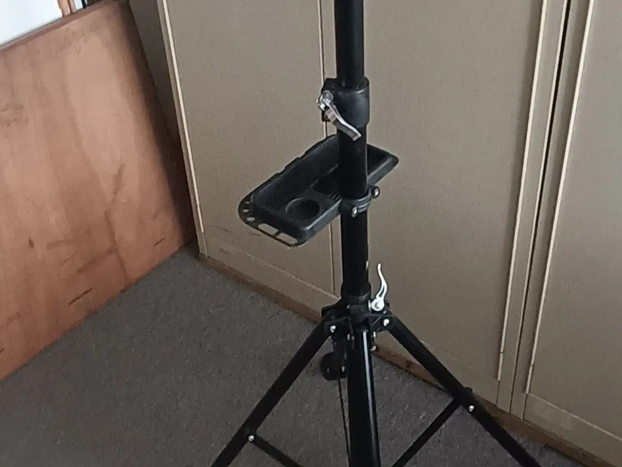 Billede 1 - cykel reparations stand samlet og som ny 