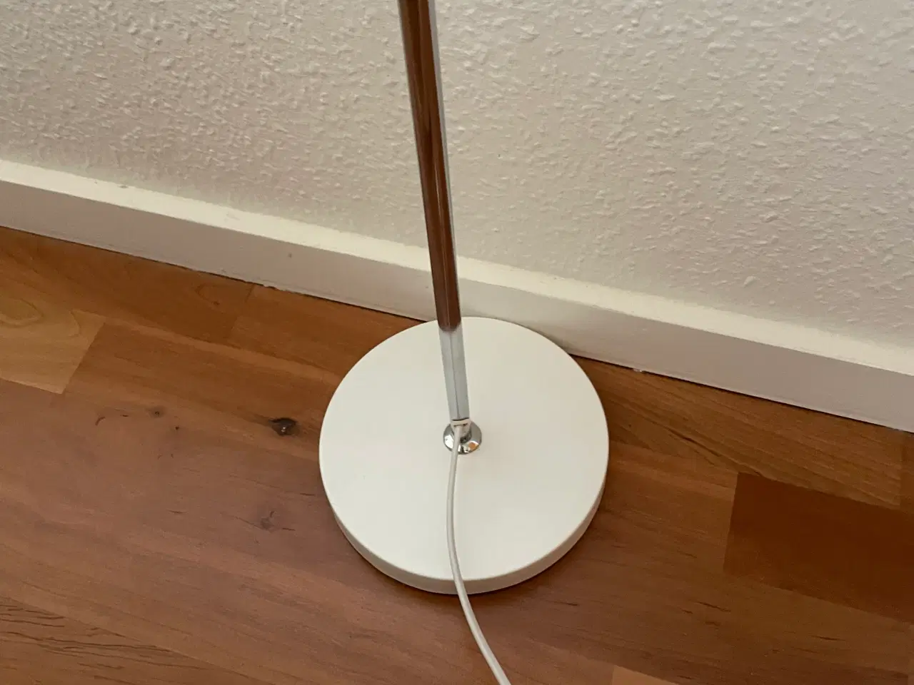 Billede 2 - Herstal gulvlampe model Vienda 
