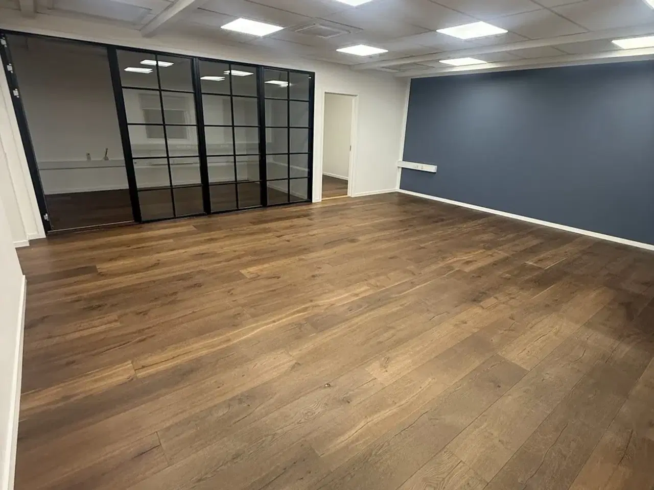 Billede 4 - Rummeligt kontor