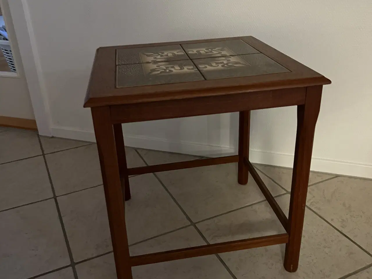 Billede 9 - Træborde med fliseplade