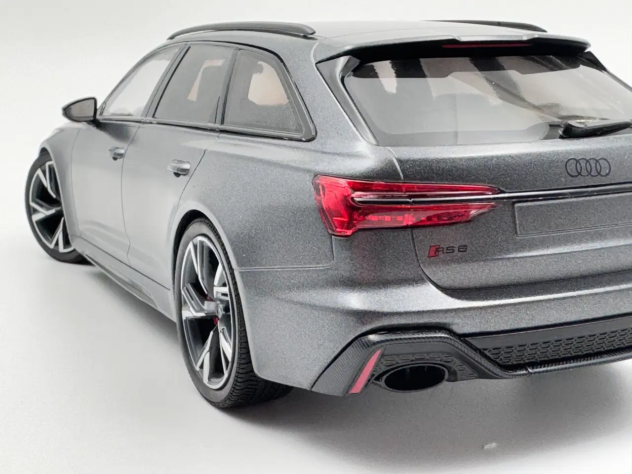 Billede 8 - 2021 Audi RS6 Avant MINICHAMPS - 1:18