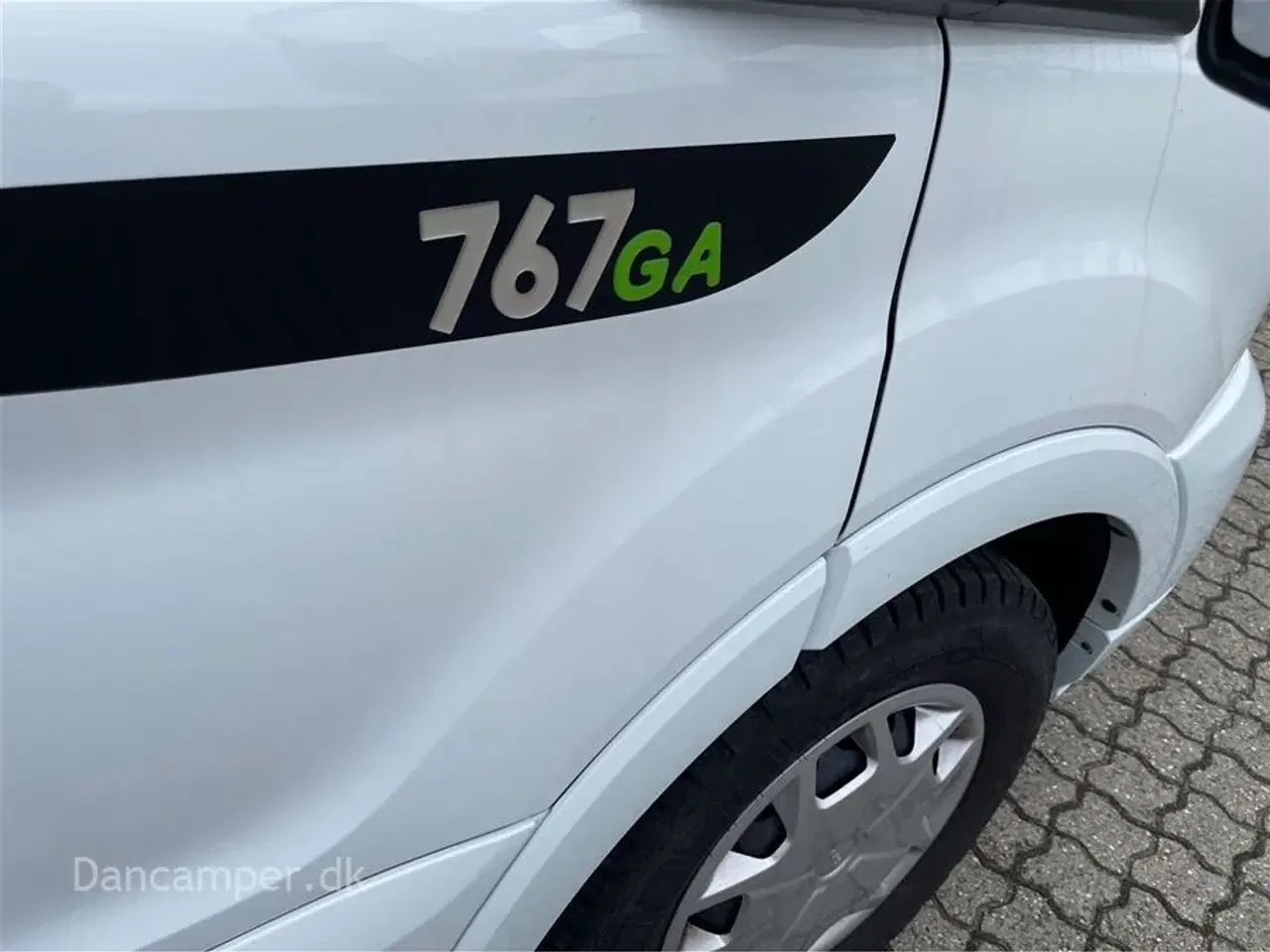 Billede 2 - 2020 - Chausson Titanium 767   Netop hjemkommet UNDER KLARGØRING Enkeltsenge, Smart-Lounge indretning, 170Hk Ford, AUT.