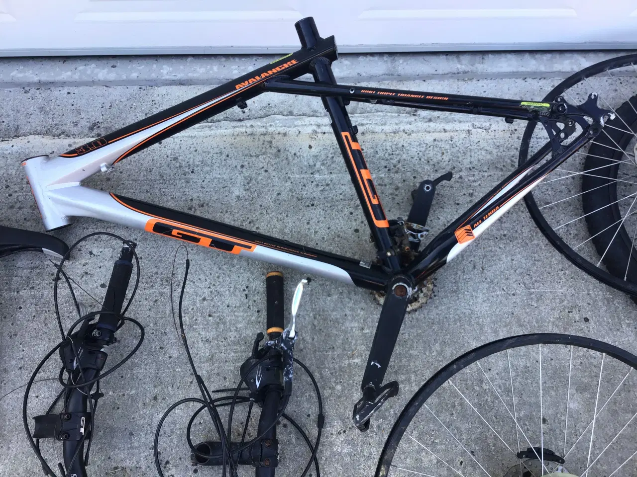 Billede 1 - GT cykelstel med flere ekstra dele, ikke komplet