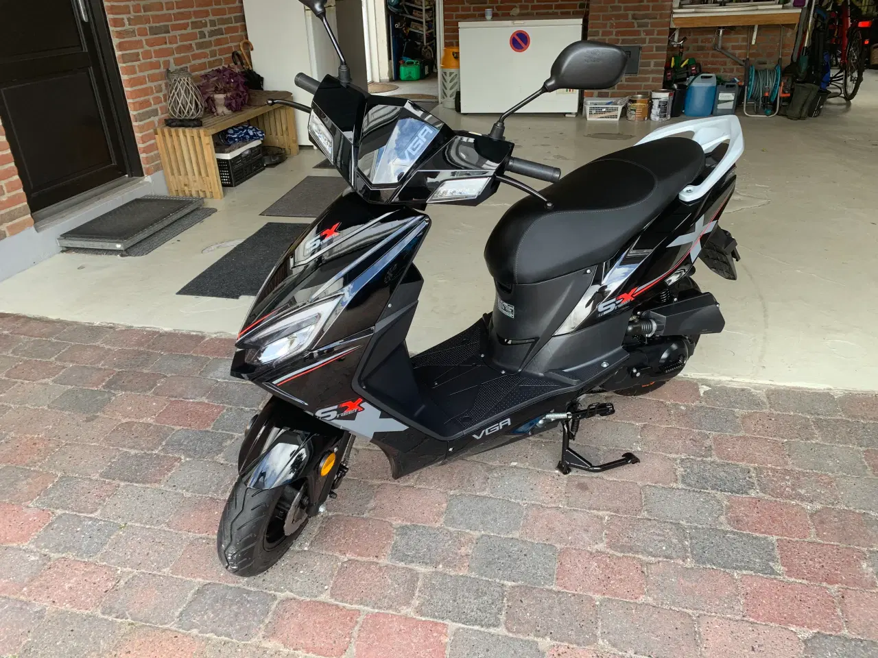 Billede 1 - Vga Street-X 30. 1/2 år gl. 