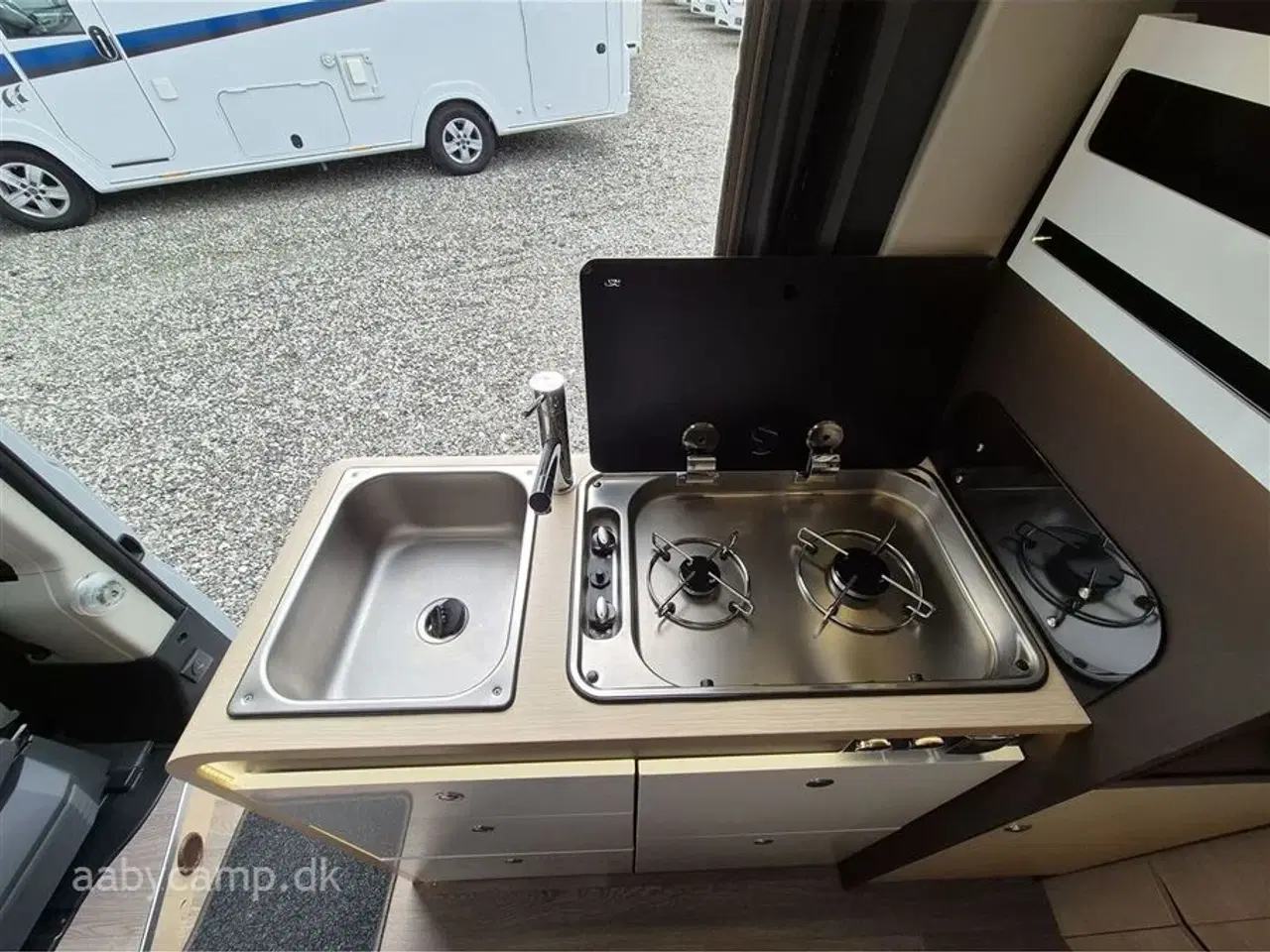 Billede 11 - 2024 - Autostar van V630G Design Edition   Luksus Van. Automatgear. lædersæder.  Alufælge, Batterier. solceller. markise. cykelstativ.  stor hæve/sænke seng i bagenden.  DER TAGES FORBEHOLD FOR ÆNDRINGER I KM. TAL!!