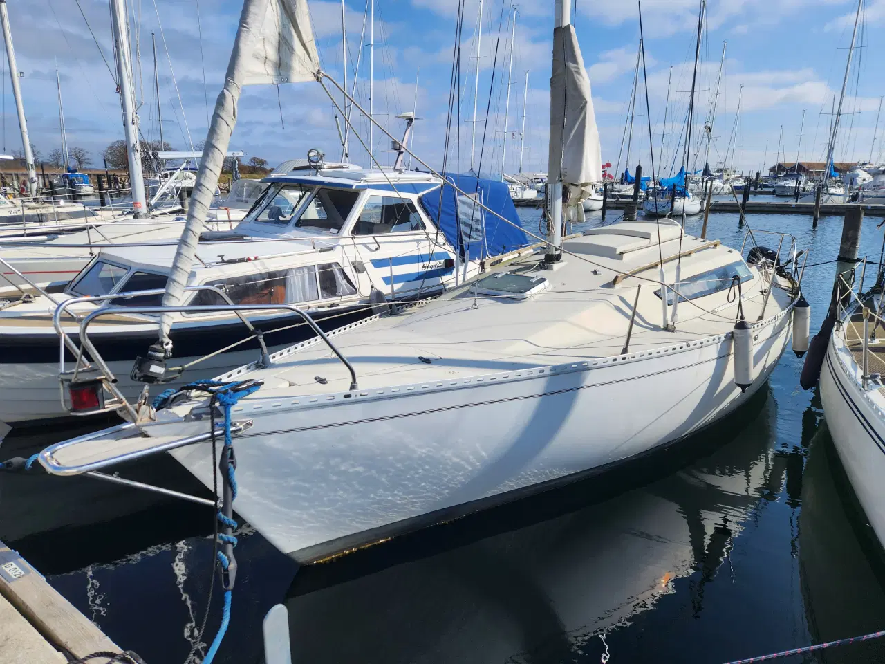 Billede 1 - Benetau first 26Billig ejlbåd med næsten ny motor.
