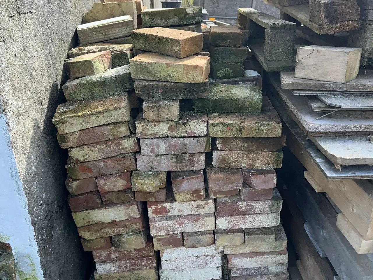 Billede 1 - Gamle røde mursten