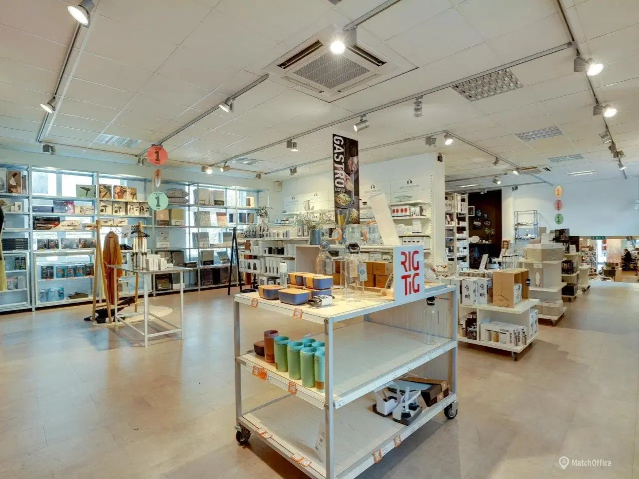 Billede 8 - Flot hjørnebutik i gågaden