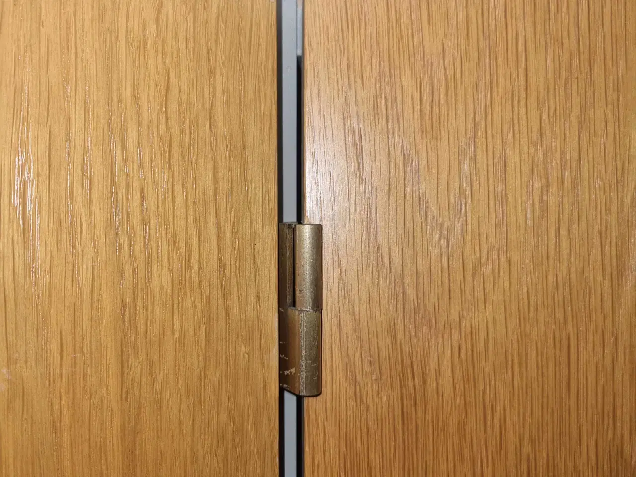 Billede 4 - Retro skabe med røde håndtag 