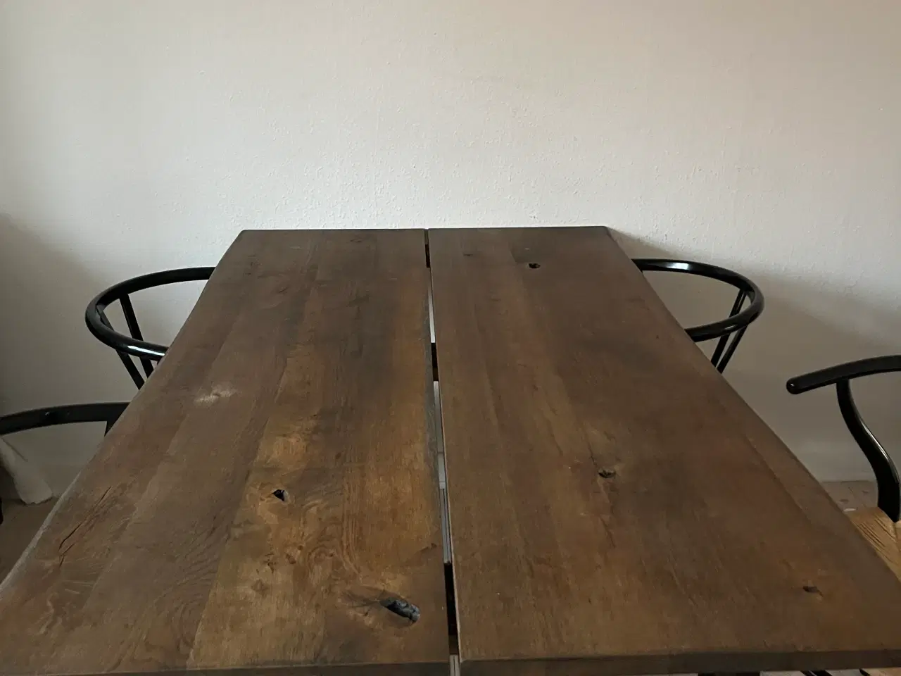 Billede 1 - Spisebord i træ