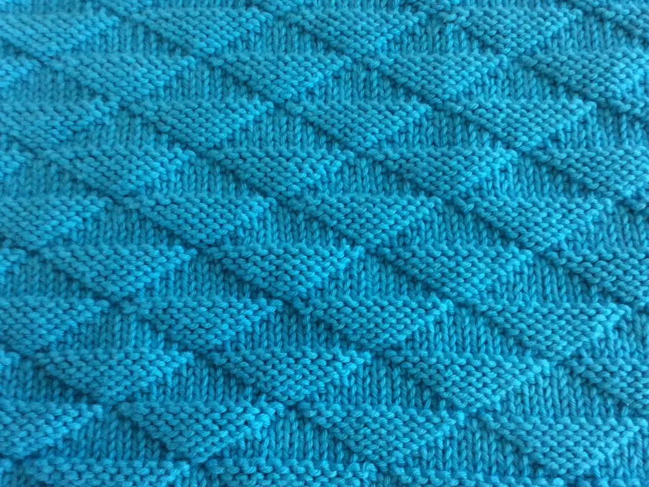 Billede 2 - Nyt strikket tæppe