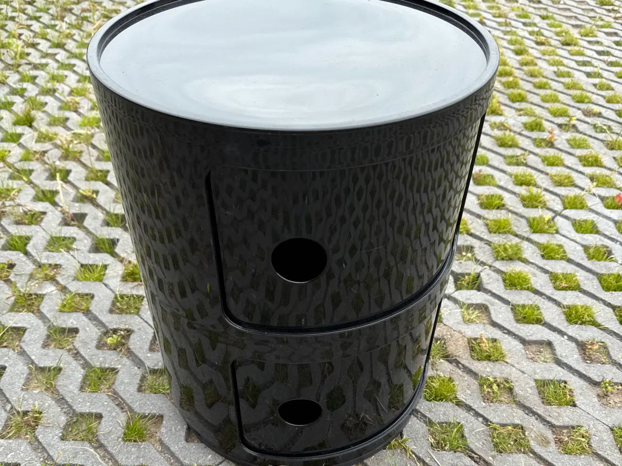 Billede 1 - Senge bord i sort plast