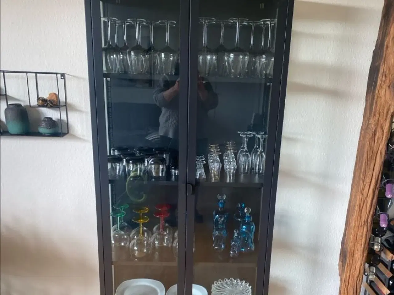Billede 1 - Metal vitrineskab sort 