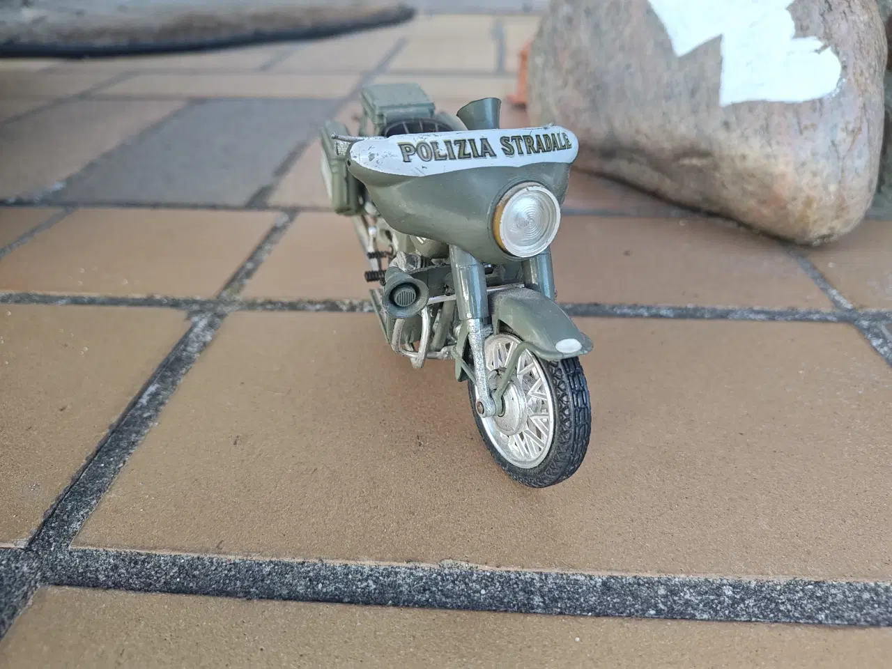 Billede 2 - Moto Guzzi 1:15 Motorcykel Politoys Polistil