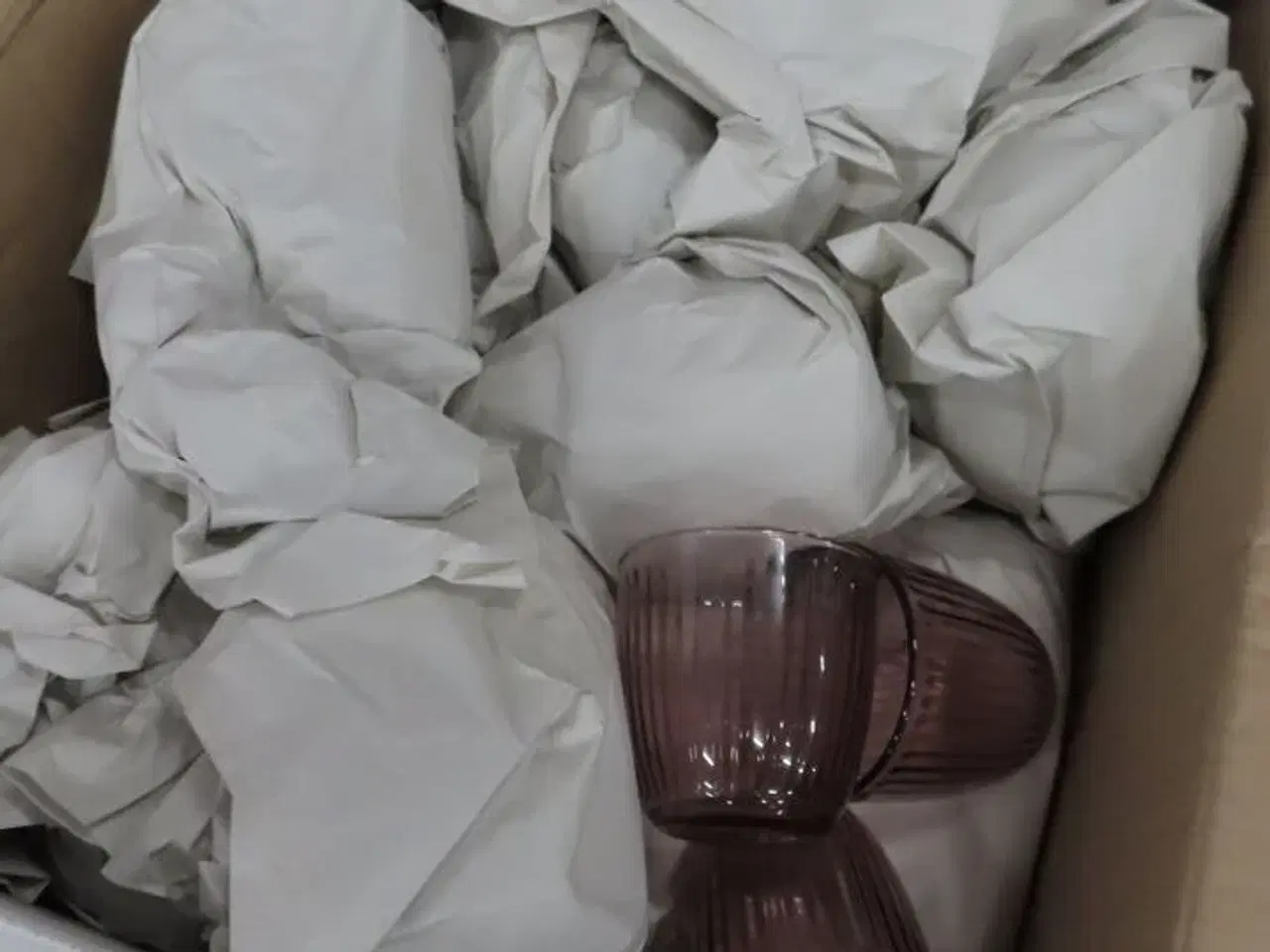 Billede 10 - Indhold af te-køkken samt diverse brugskunst