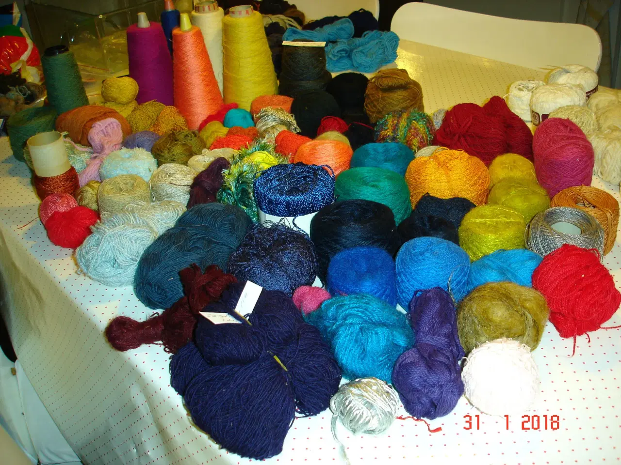 Billede 1 - Garn, uld, bomuld, akryl, multistrik rester, Lærke