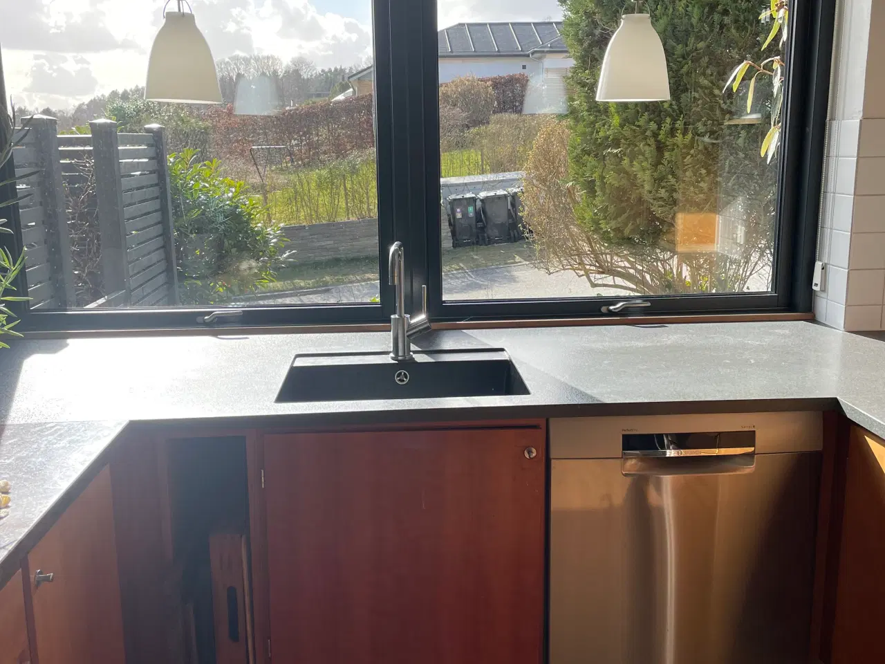 Billede 2 - UNOFORM køkken i kirsebærtræ