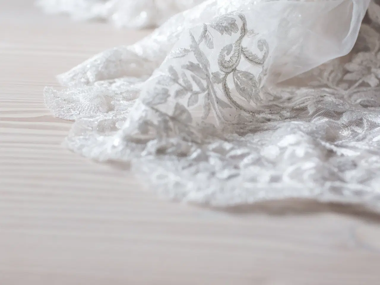 Billede 3 - Unik brudekjole med smukke detaljer