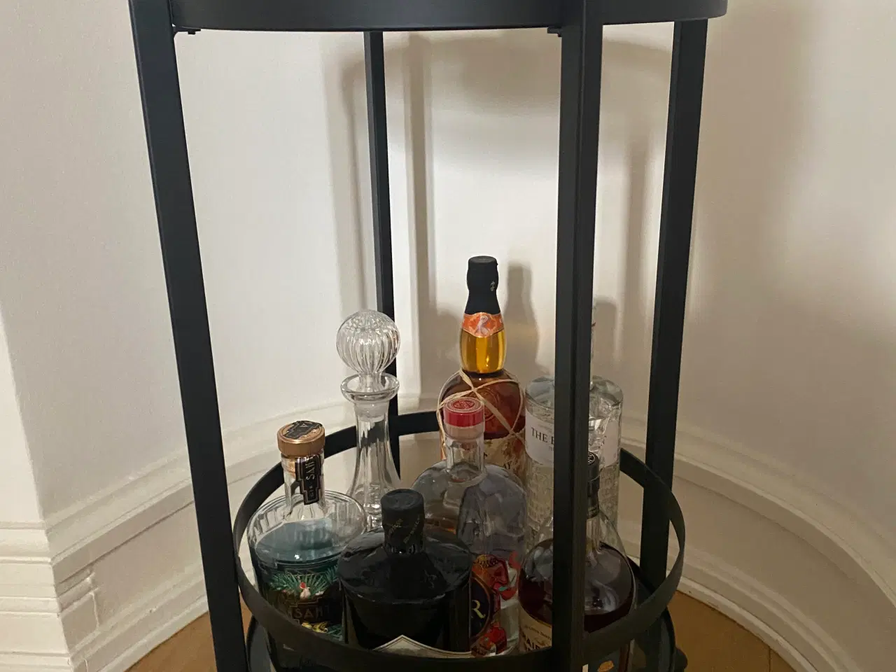 Billede 1 - Barbord med hjul og glashylder