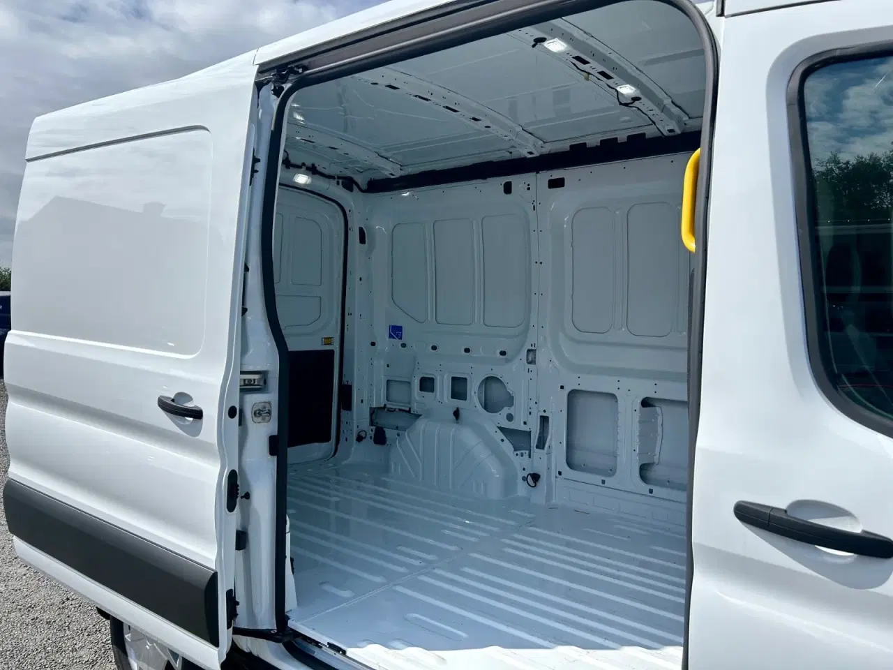 Billede 8 - Ford Transit 350 L2 Van 2,0 TDCi 130 Trend H2 FWD