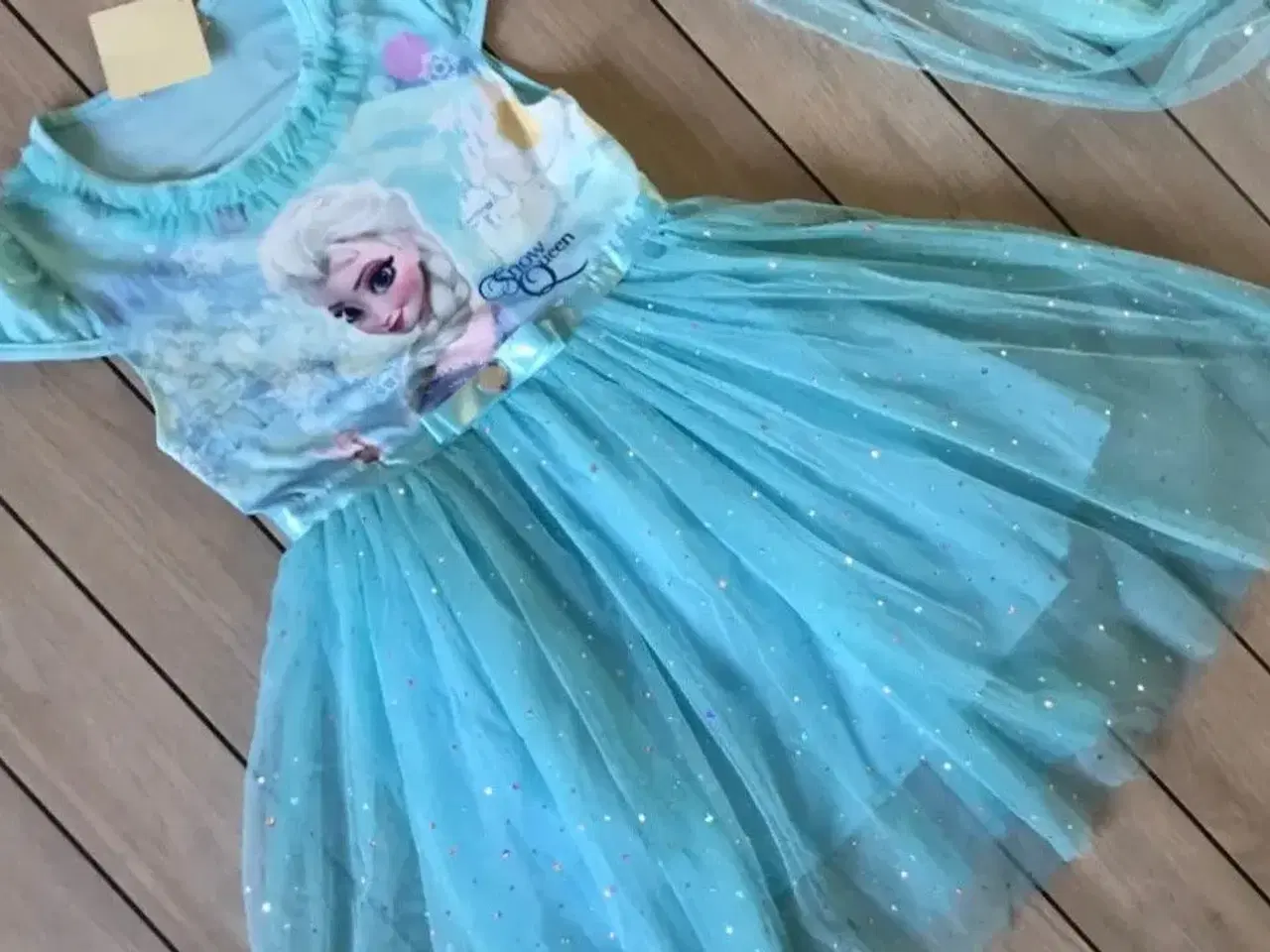 Billede 7 - Frost kjole + slør str 122 med Elsa udklædningstøj