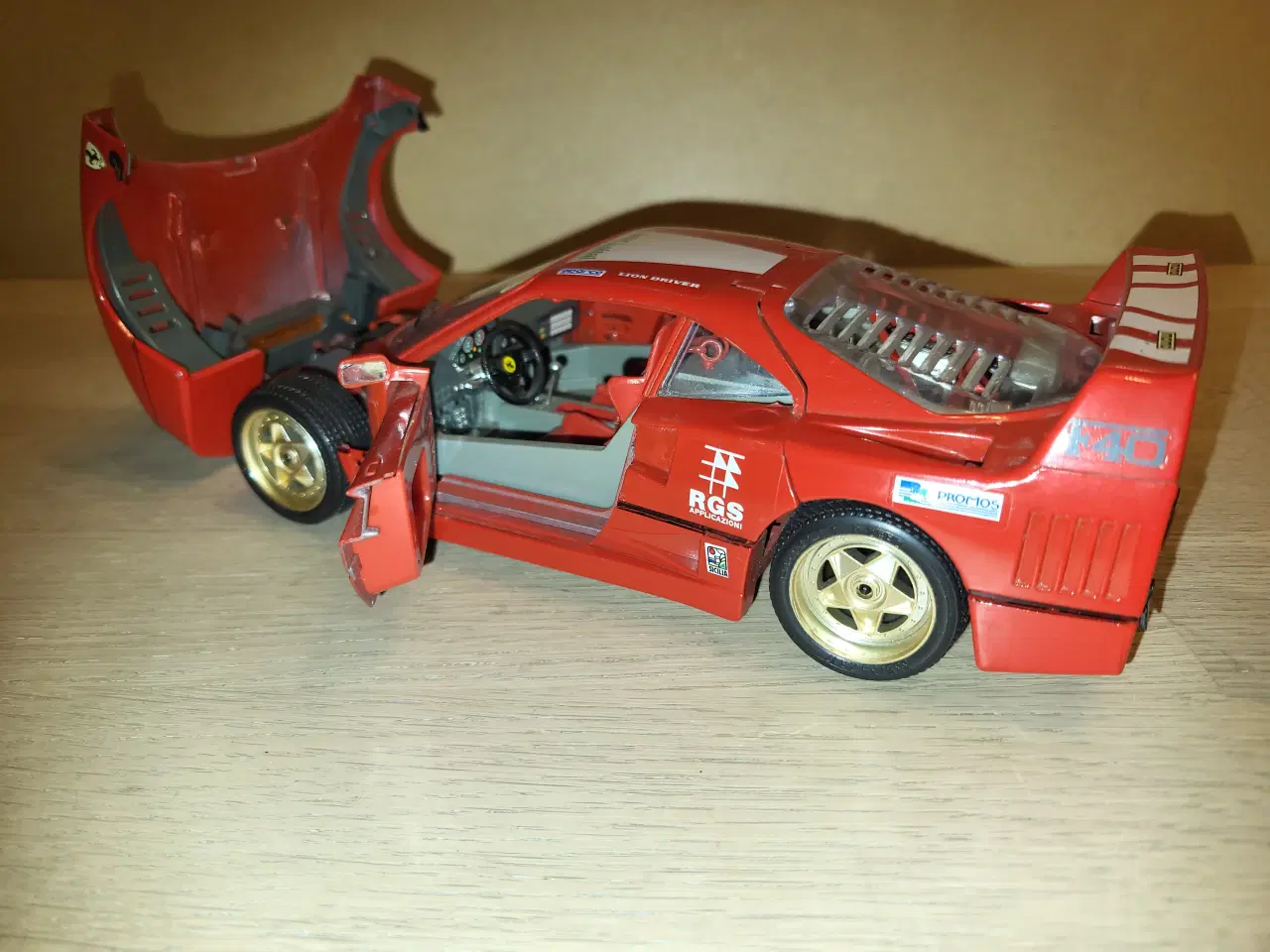 Billede 3 - Modelbil Ferrari F40 1990 skala 1/18