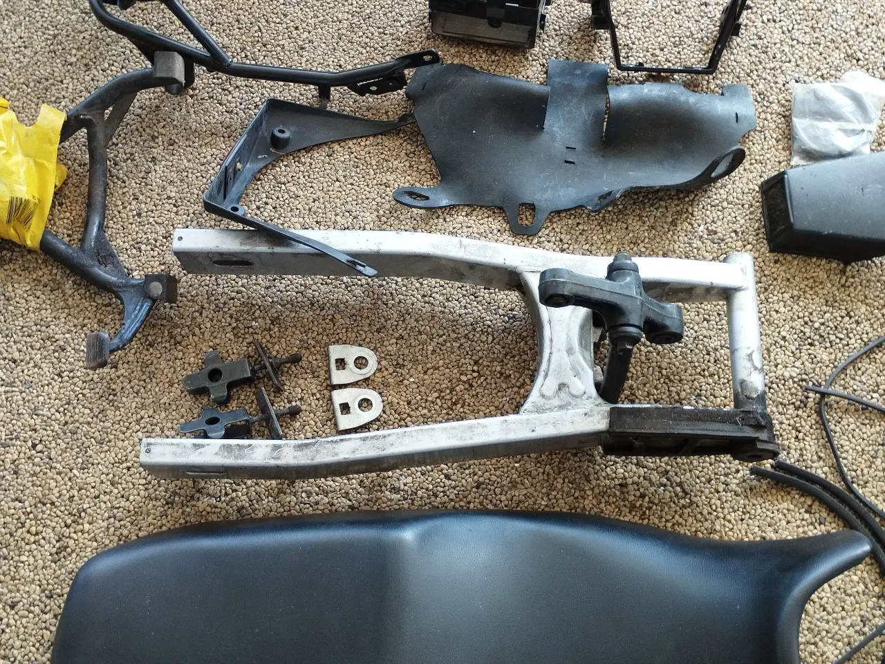 Billede 4 - Reservedele  til  Suzuki GSX 600 F 1993 ( se %)