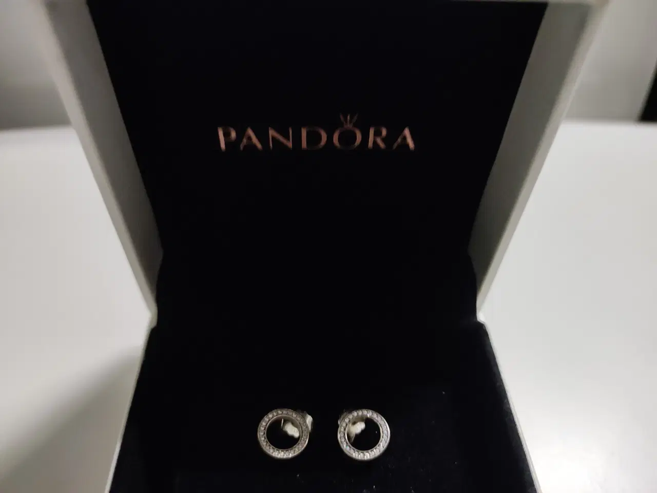 Billede 2 - Smukke og elegante Pandora øreringe i sølv ☺️