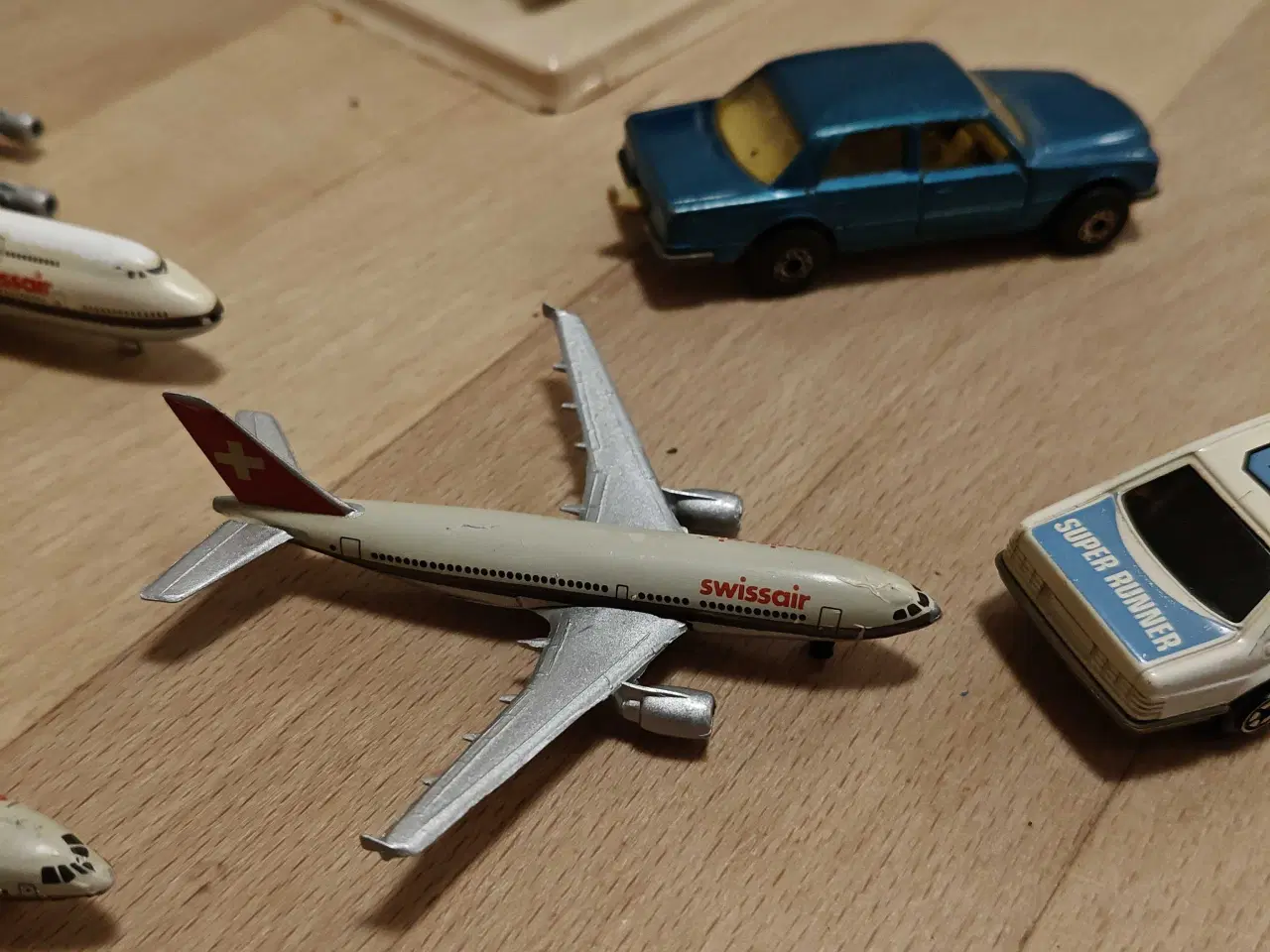 Billede 7 - Legetøjsbiler og flyver