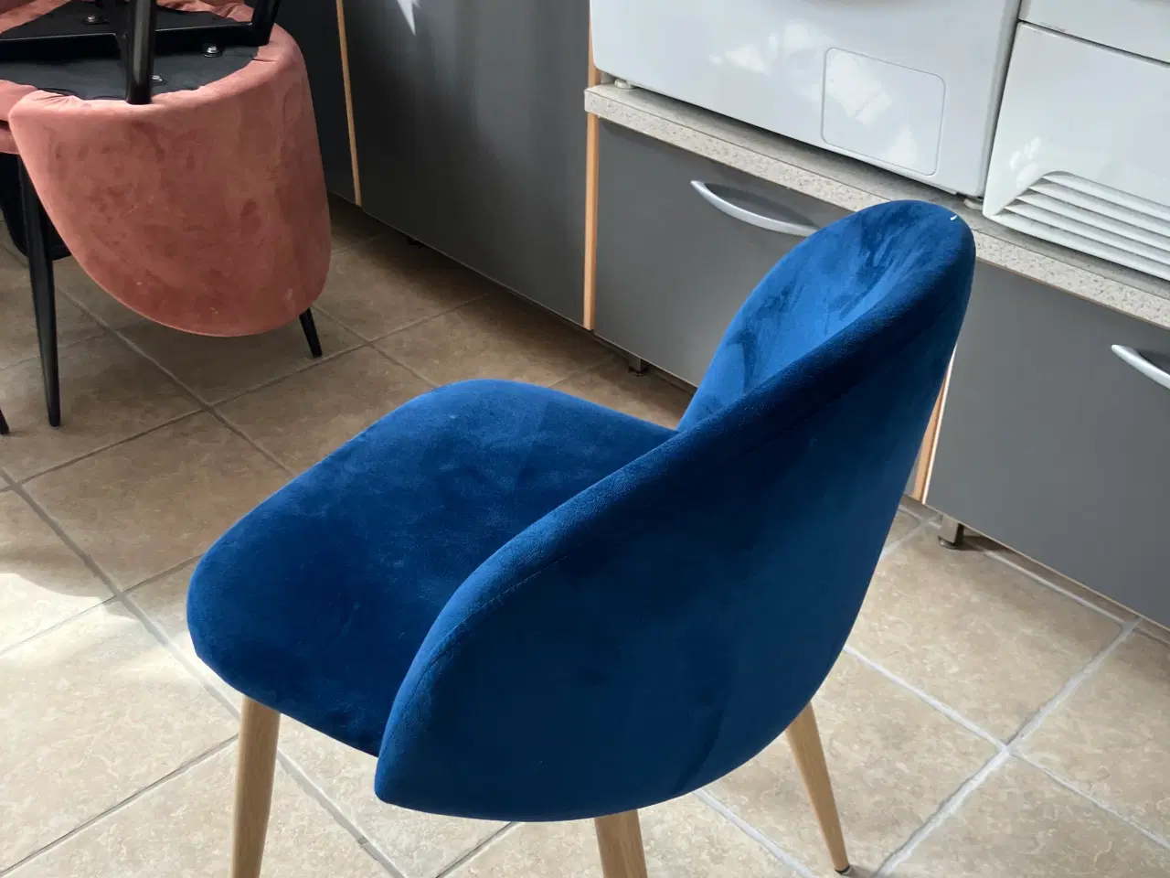 Billede 2 - Blå velour stol