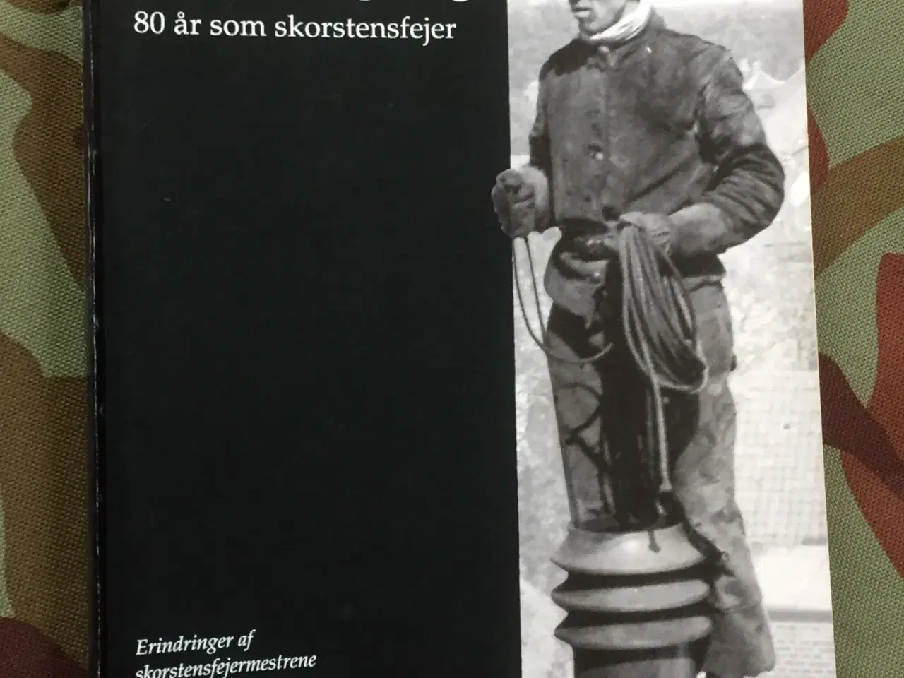 Billede 1 - Min far og mig. 80 år som skorstensfejer.