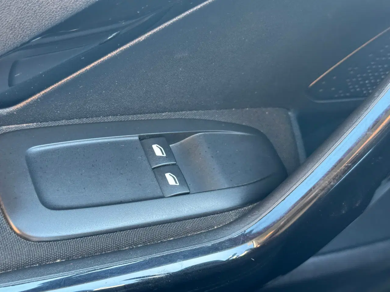 Billede 15 - 🚗 Peugeot 208 VTi 1.0 – 2015 – Økonomisk & Velhol