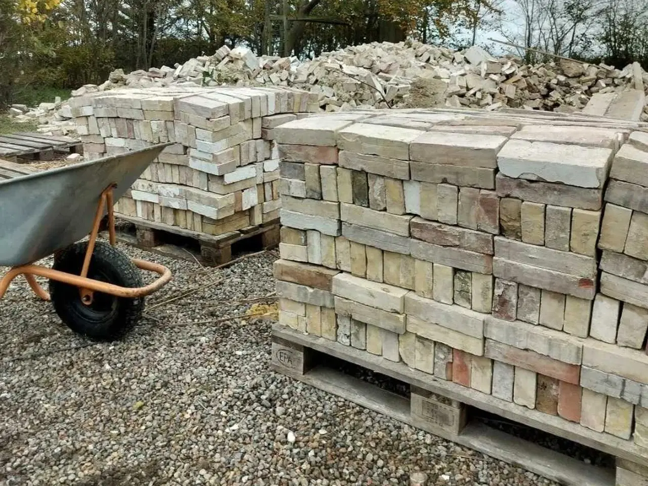 Billede 1 - Søger gamle mursten