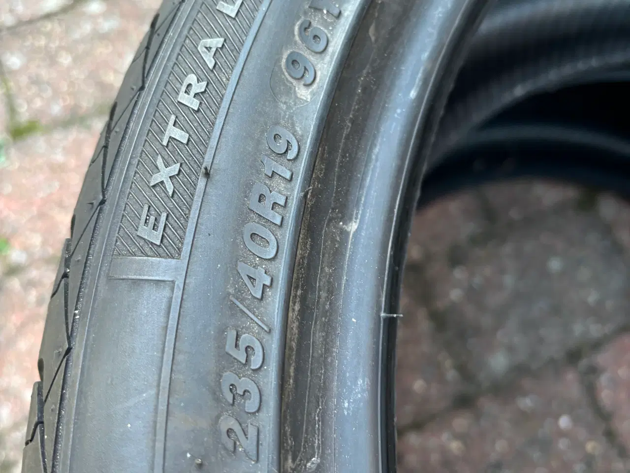 Billede 2 - 2 stk. 235/40 R 17 96Y