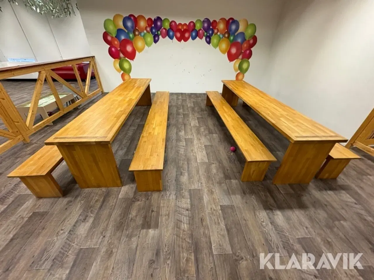 Billede 7 - Bordebænkesæt og indhegning