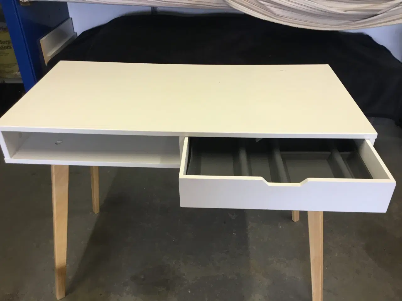 Billede 1 - Skrivebord