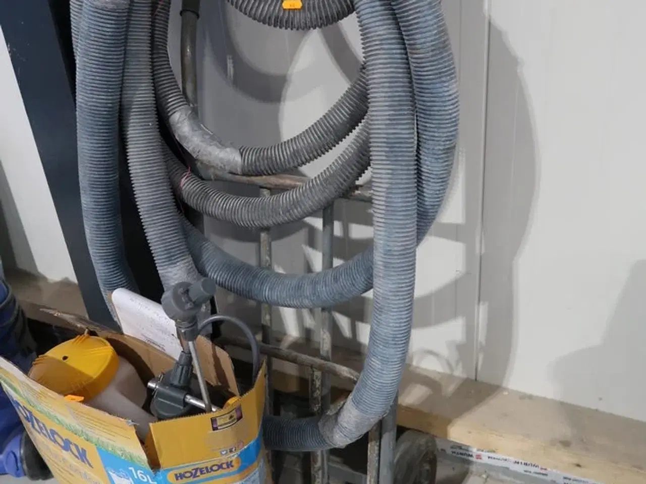 Billede 3 - Rygsprøjte HOZELOCK samt sækkevogn