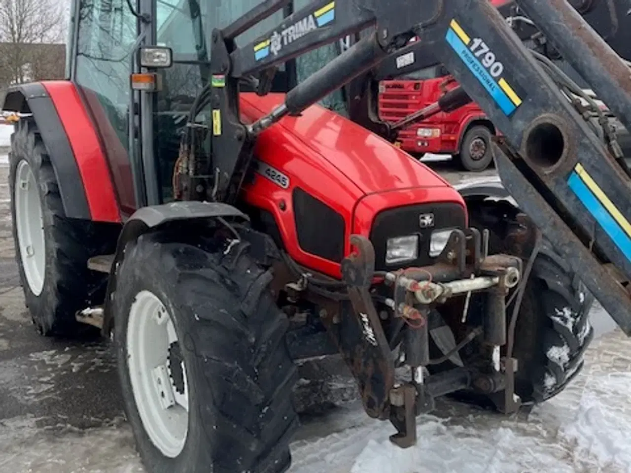 Billede 2 - Massey Ferguson 4245 med frontlæsser og frontlift
