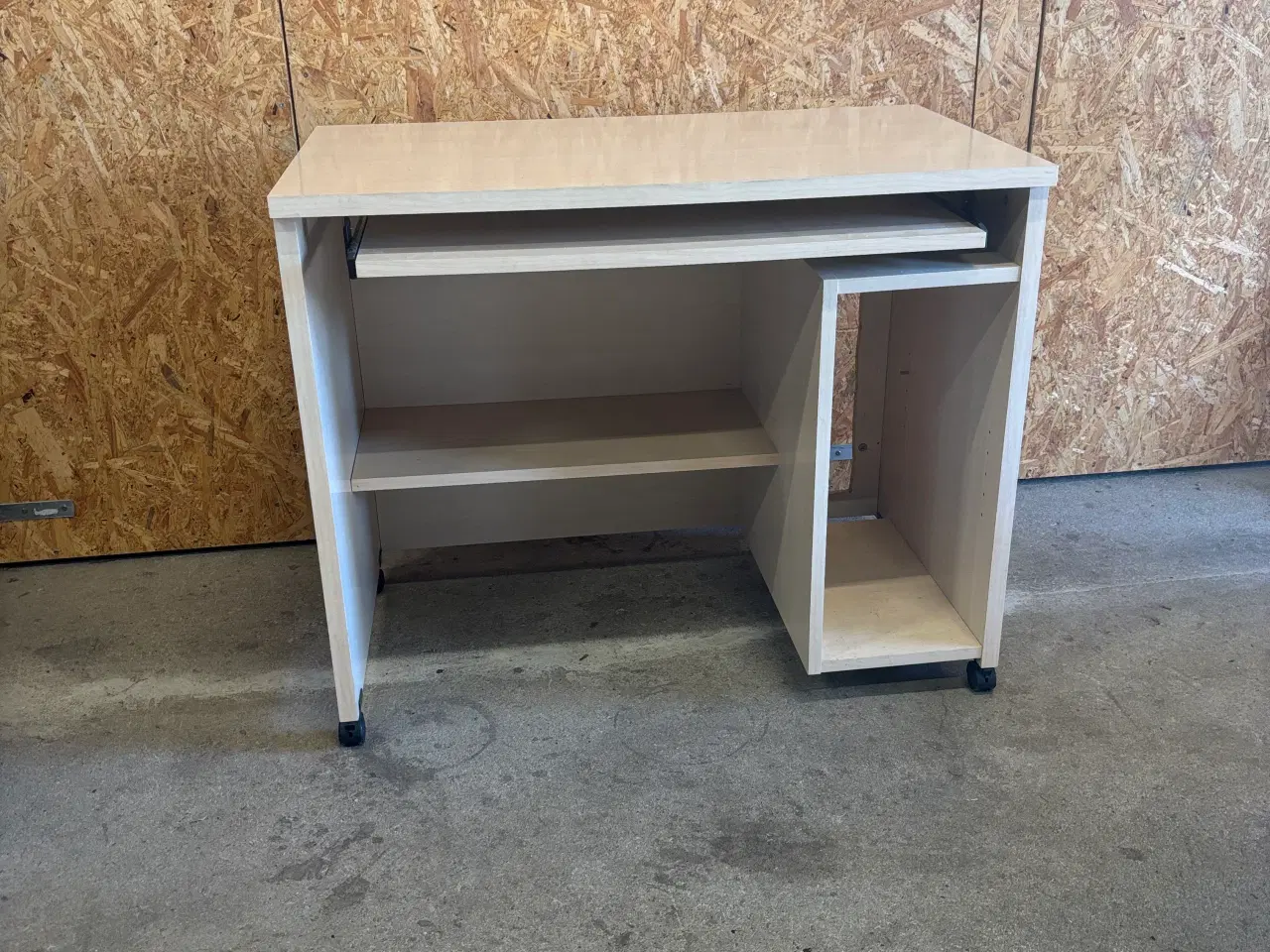 Billede 1 - Lyst skrivebord