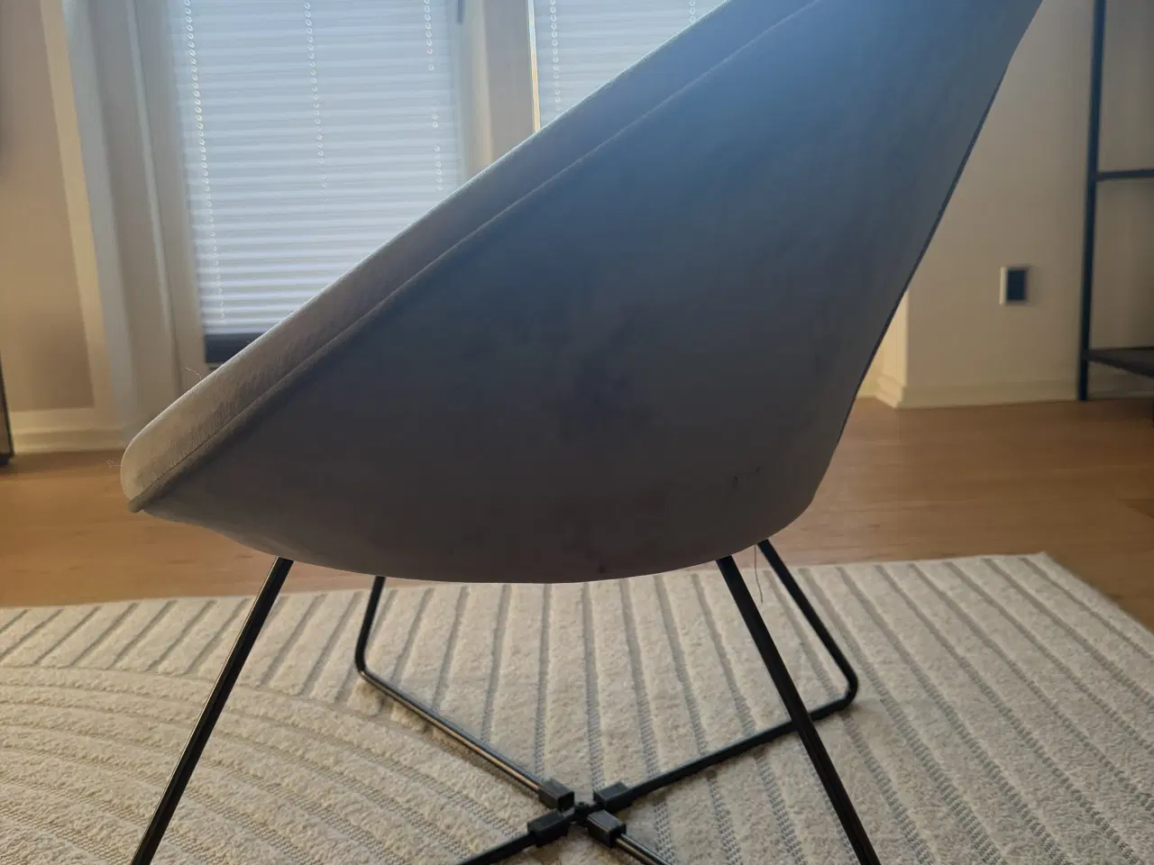 Billede 3 - Grå velour loungestol / lænestol 