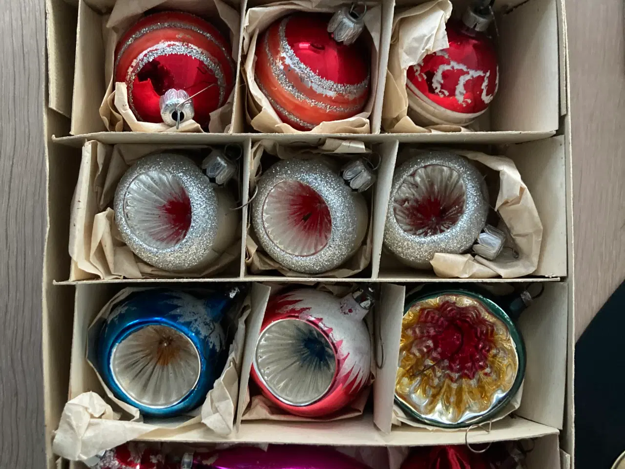 Billede 2 - Antikke juletræskugler og en top