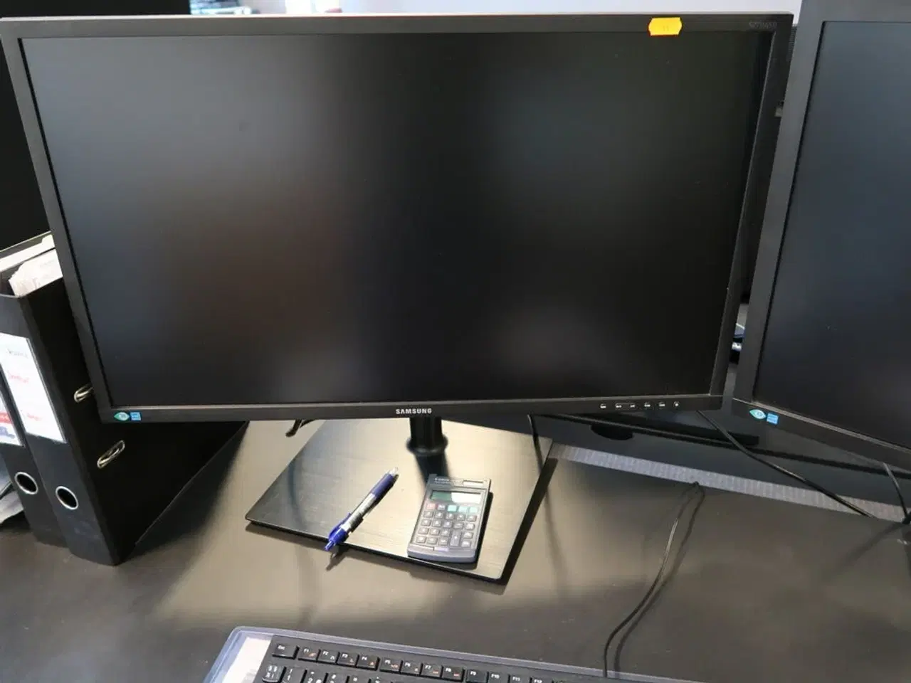 Billede 3 - 2 stk. computerskærme SAMSUNG S27H650 samt tastatur